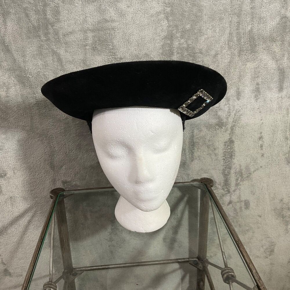 Leslie James Hat 1950s Rhinestone buckle detail velour Casque hat stays size 22